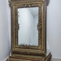 میز و آینه سلطنتی