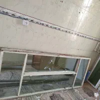 فروش در پنجره آهنی