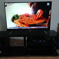 تلوزیون سامسونگ ال ای دی با زیر تلوزیون شیشه ای