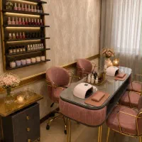 کاشت و طراحی ناخن در تجریش