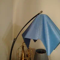 آباژور ایستاده