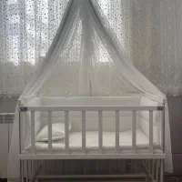 تخت گهواره کنار مادر