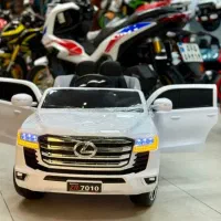 ماشین  شارژی  سفید و مشکی تویوتا