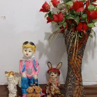 مجسمه و گلدان