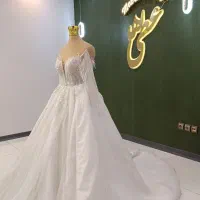 لباس عروس با بهترین کیفیت و زیبا بدو ک حراجش کردم
