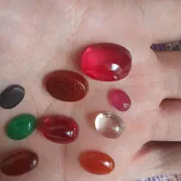تعداد ۹ عدد نگین  یاقوت  عقیق  دُر