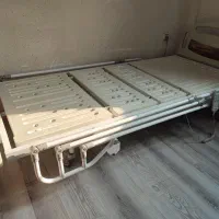 تخت بیمارستانی ۳ شکن برقی با تشک مواج در حد نو