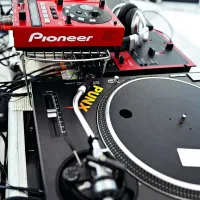 اجرای DJ تضمینی  شادترین مراسم رو بساز