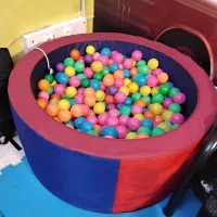 استخر توپ با ۲۰۰ تا توپ