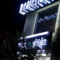 تجاری ساندویچی واقع در بلوار بزرگمهر