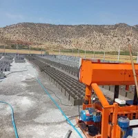 بلوک زن ماهر با دستگاه هیدرولیک