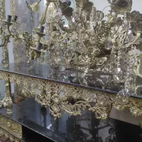 فروشنده و خرید وسایل برنجی و غیره