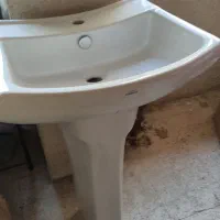 دو عدد روشویی پایه دار طرح جدید  نو ب فروش میرسد