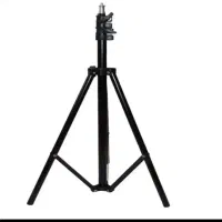 سه پایه نور و دوربین