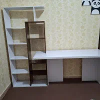 میزتحریر و کتابخانه