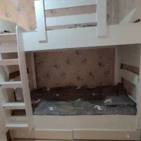 تخت دوطبقه به همراه میز آرایش ومیز تحریر وتشک