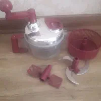 سبزی خرد کن دستی و چهار عدد فنجان گل پنبه