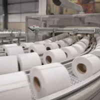 استخدام کارگرساده . بسته بندی دستمال کاغذی بامزایا