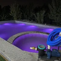 مجری جارو استخری