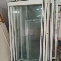 پنجره آلومینیومی و درب چوبی سالم