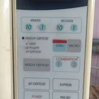 یک دستگاه ماکرفروویو سالم