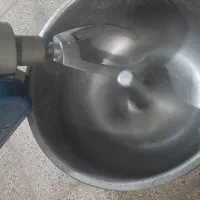 یک دستگاه خمیر گری نو