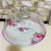 کیک خوری پایه دار چینی با درب شیشه ای