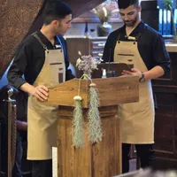 باریستا و صندوق دار