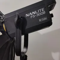 ویدیولایت و باتومی نانلایت Nanlite fs300& Pavotube