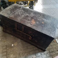 صندوق قدیمی بزرگ