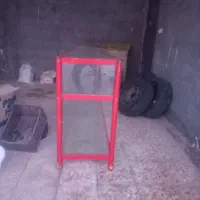 میز ویترینی  ۲متر در نیم متر شیشه ها سالم