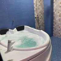 هتل آپارتمان ویو دریا لوکس و لاکچری|اجارهٔ کوتاه‌مدت آپارتمان و سوئیت|بندر انزلی, دهکده ساحلی|دیوار