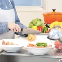 آشپزی و انجام امور منزل
