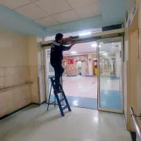 تعمیرات  ونصب درب برقی اتوماتیک شیشه تخصص ماست.