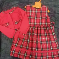 چند دست لباس و کفش دخترانه