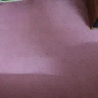 مقداری موکت موجود است سالم و بدون پارگی