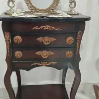 میز تلفن و کنار سالنی