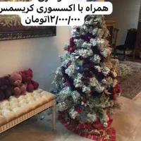 درخت کریسمس بزرگ با اکسسوری
