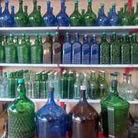 بطری شیشه ای ۸لیتری|ظروف نگهدارنده، پلاستیکی، یک‌بارمصرف|اصفهان, باغ فدک|دیوار