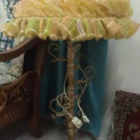 آباژور ایستاده