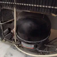 یخچال فریزر هشت کشو و دو عدد صندلی اداری