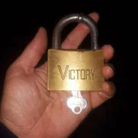 قفل بزرگ برنجه