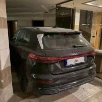 اوودی Q5 2025 تیپ ۴ با پلاک