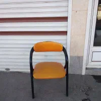 صندلی انتظار به رنک کرم