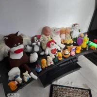 تعدادی اسباب بازی عروسک