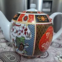 تعداد زیادی ظرف و ظروف