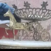 اسب شیرینی خوری برنز و۲تا گوزن سطل ودستمال سنگین