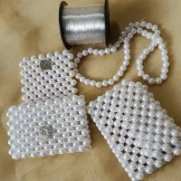 کیف مرواریدی سنجاق سینه نقاشی روی لباس