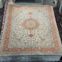 فرش دستبافت تک ۹متری ۵۰رج علیا کارکرده گل‌ ابریشم