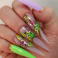 آموزش کاشت ناخن با مدرک فنی حرفه‌ای